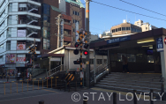 【西中島南方からのアクセス③】 阪急「南方駅」が見えてきます。踏切を渡って…