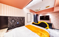210号室②【ゴスロリroom】
（Type：H／Service）
Stay:￥8,900～，
Rest:￥4,900～　　NEW！